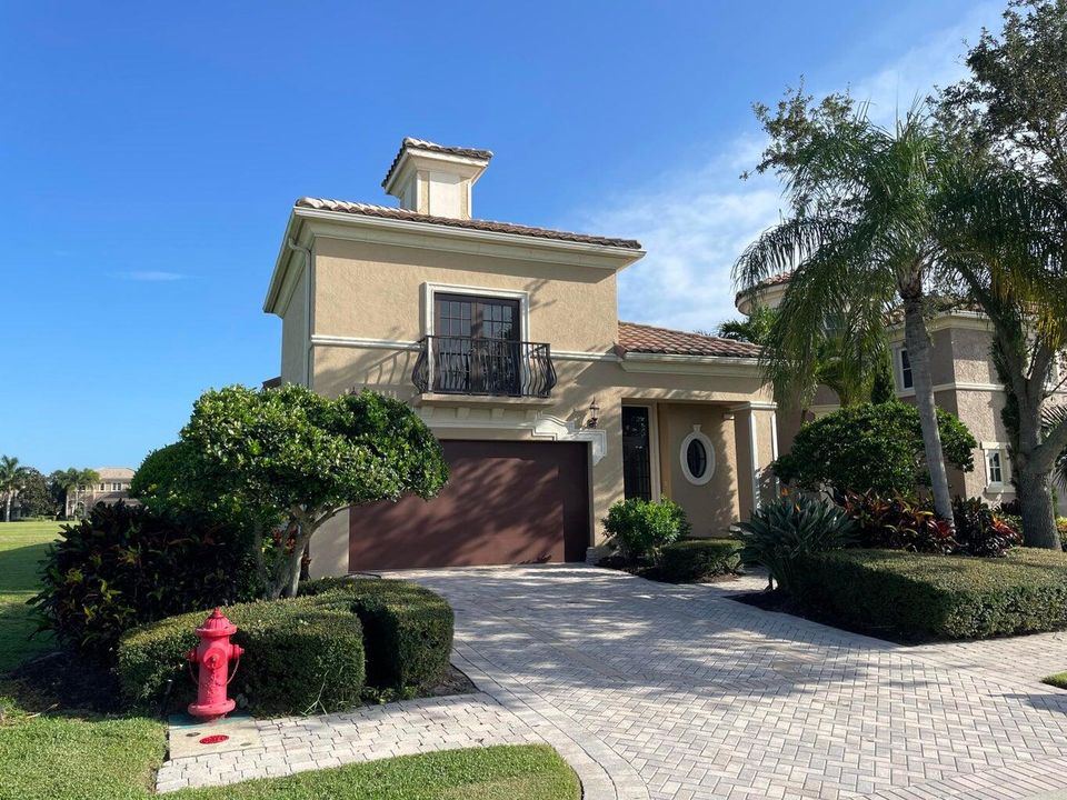 出租: $4,000 (3 贝兹, 3 浴室, 2291 平方英尺)