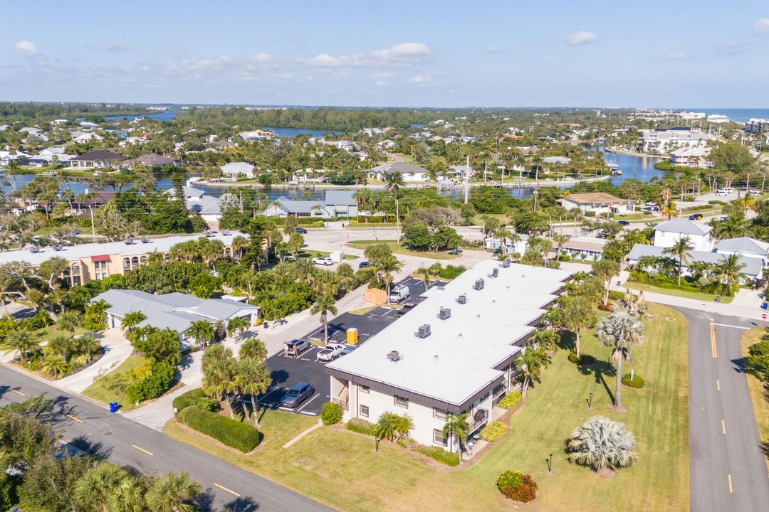 待售: $375,000 (2 贝兹, 2 浴室, 1040 平方英尺)