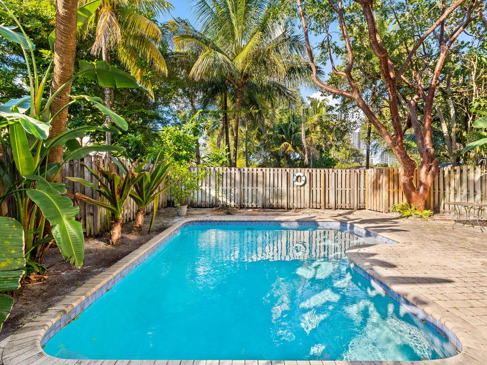 Active With Contract: $649,000 (2 beds, 2 baths, 1631 Square Feet)