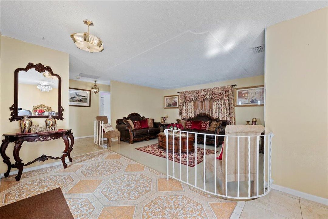 待售: $550,000 (4 贝兹, 3 浴室, 1848 平方英尺)