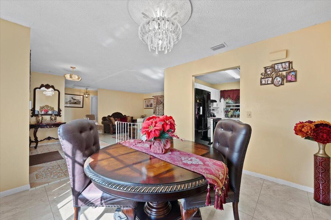 待售: $550,000 (4 贝兹, 3 浴室, 1848 平方英尺)