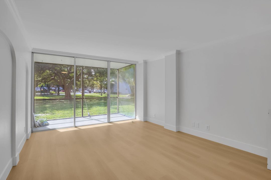 For Sale: $119,000 (1 beds, 1 baths, 750 Square Feet)