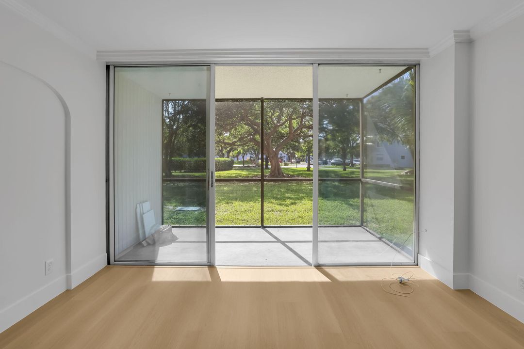 For Sale: $119,000 (1 beds, 1 baths, 750 Square Feet)