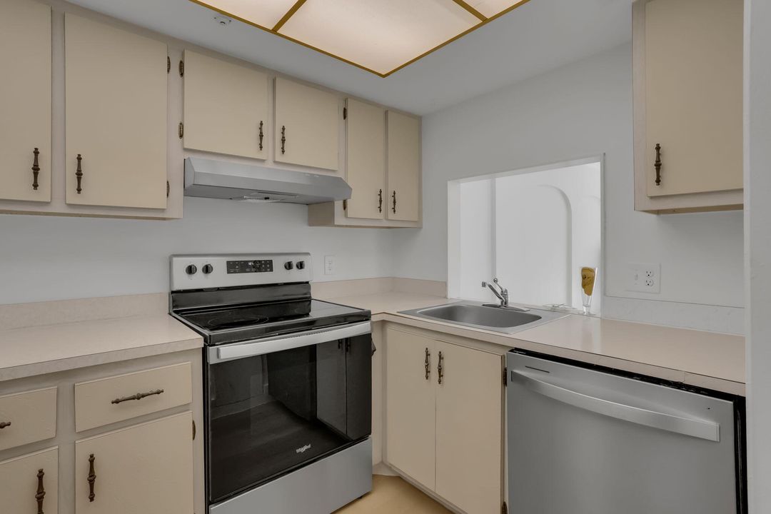 For Sale: $119,000 (1 beds, 1 baths, 750 Square Feet)