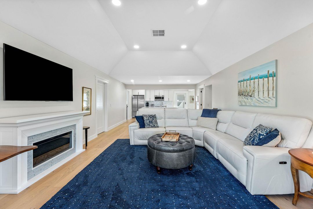 For Sale: $615,000 (2 beds, 2 baths, 1606 Square Feet)