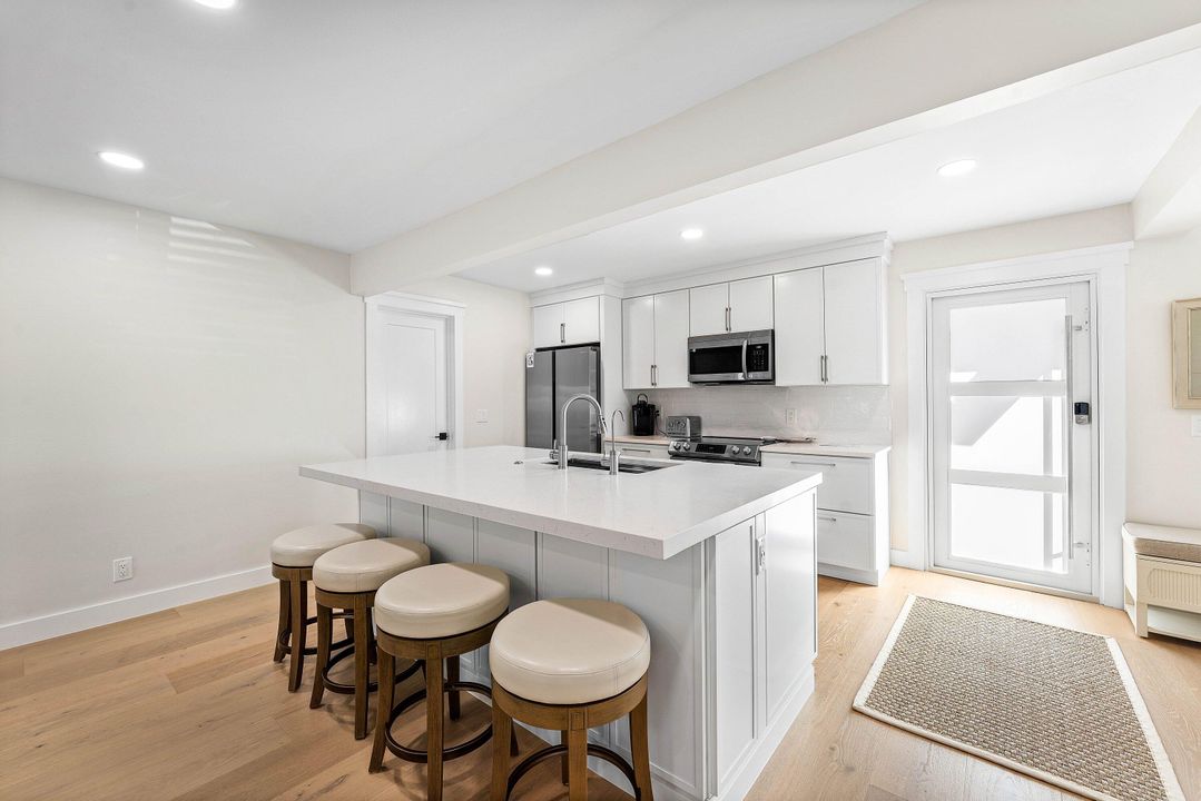 For Sale: $615,000 (2 beds, 2 baths, 1606 Square Feet)