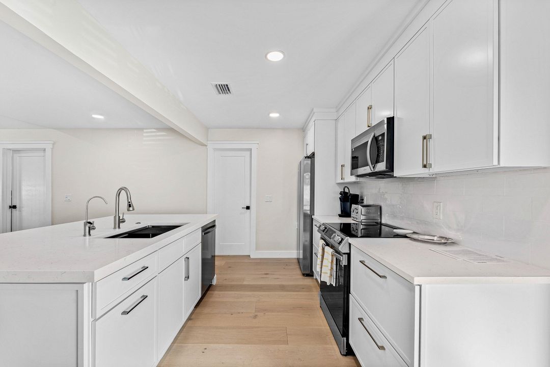 For Sale: $615,000 (2 beds, 2 baths, 1606 Square Feet)
