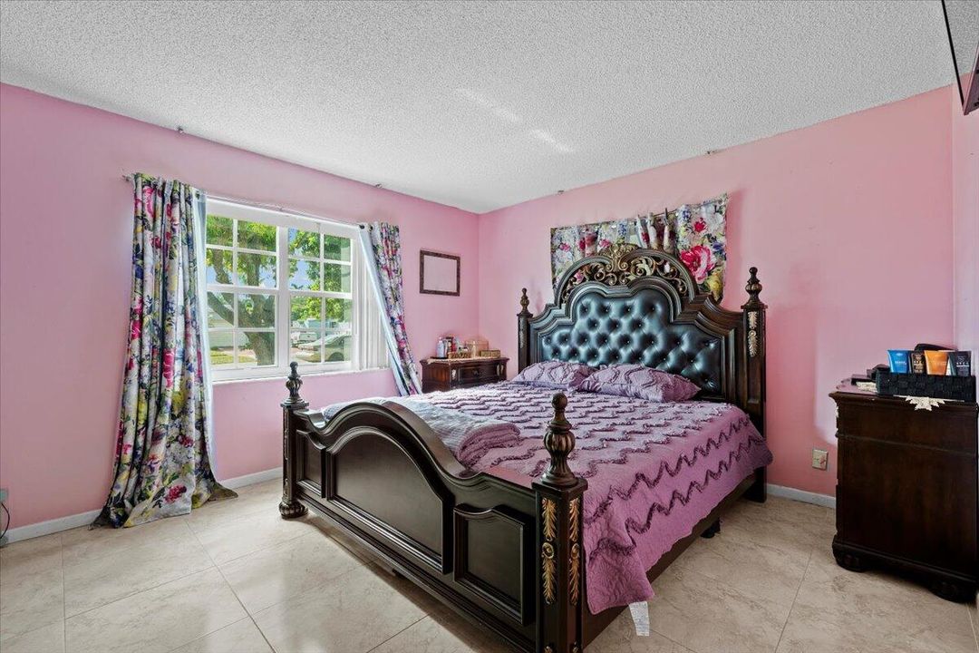 待售: $550,000 (4 贝兹, 3 浴室, 1848 平方英尺)