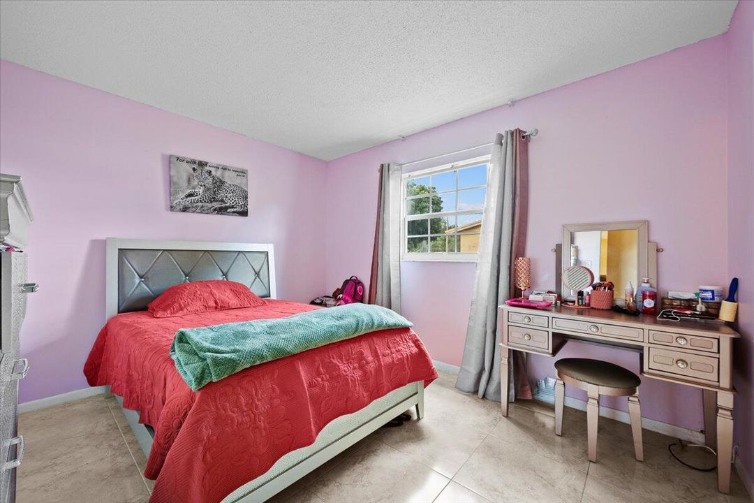 待售: $550,000 (4 贝兹, 3 浴室, 1848 平方英尺)