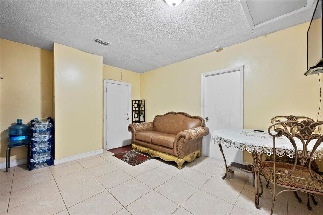 待售: $550,000 (4 贝兹, 3 浴室, 1848 平方英尺)