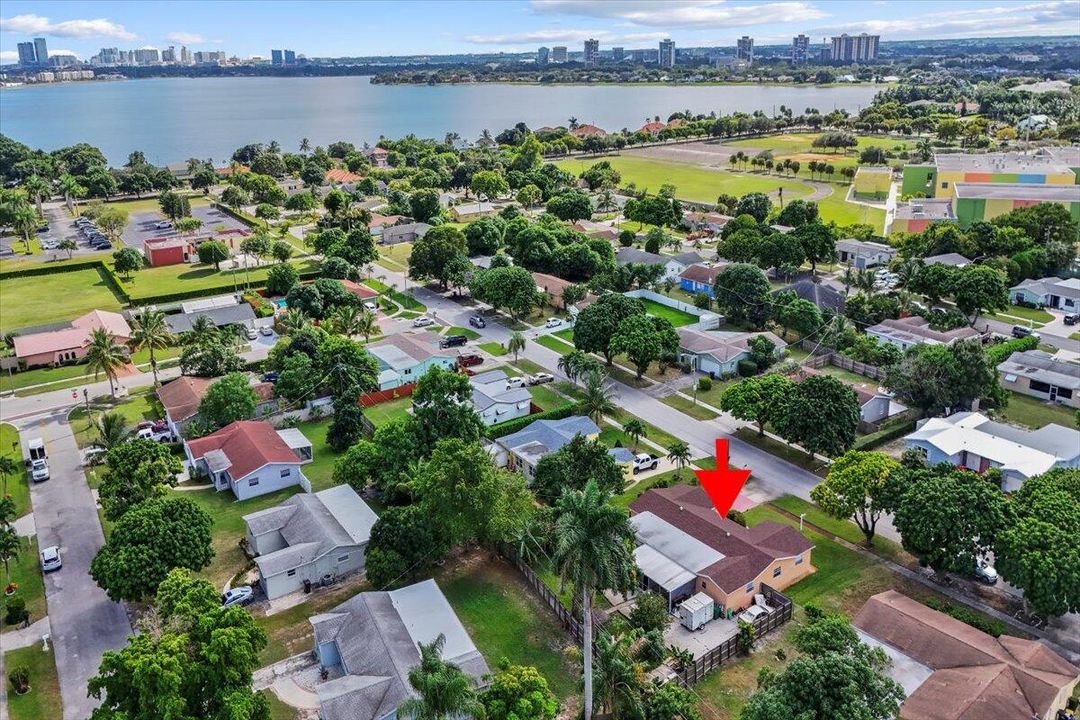 待售: $550,000 (4 贝兹, 3 浴室, 1848 平方英尺)