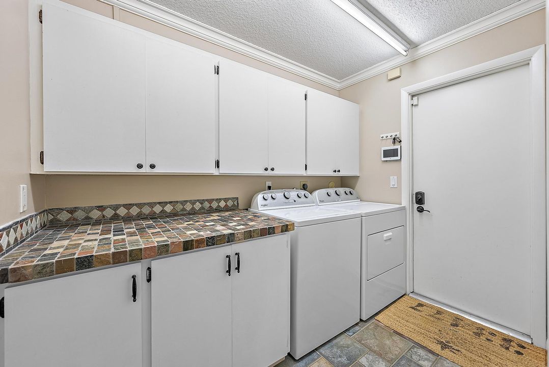 合同活跃: $1,199,000 (3 贝兹, 2 浴室, 2186 平方英尺)