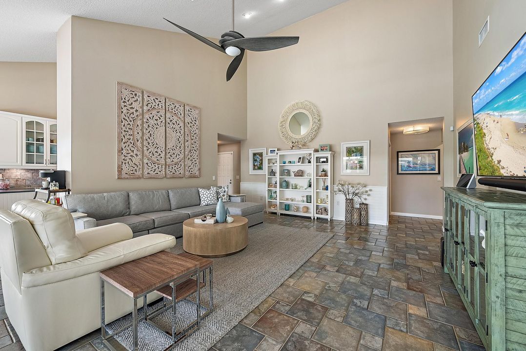 合同活跃: $1,199,000 (3 贝兹, 2 浴室, 2186 平方英尺)