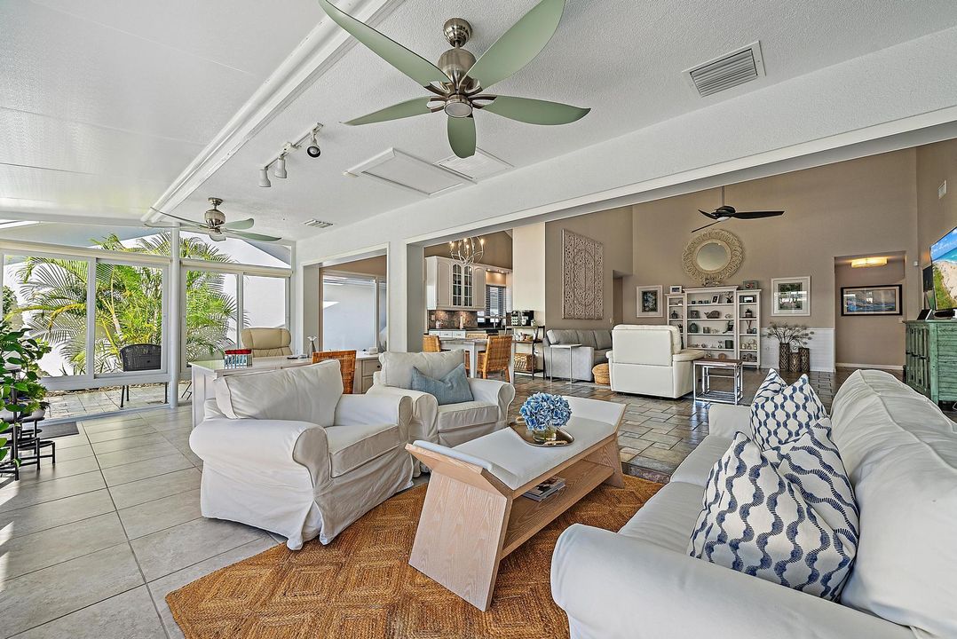 合同活跃: $1,199,000 (3 贝兹, 2 浴室, 2186 平方英尺)