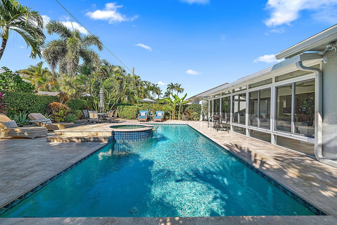 合同活跃: $1,199,000 (3 贝兹, 2 浴室, 2186 平方英尺)