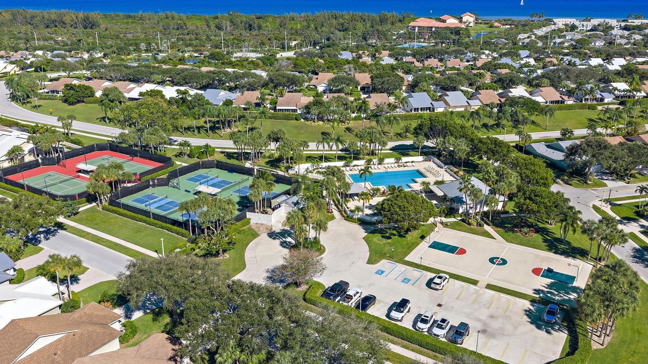 合同活跃: $1,199,000 (3 贝兹, 2 浴室, 2186 平方英尺)