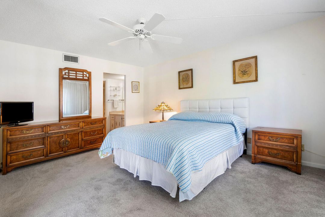 Activo con contrato: $2,050 (2 camas, 2 baños, 1143 Pies cuadrados)