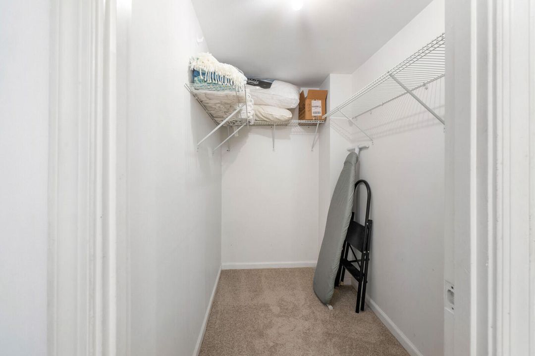 Activo con contrato: $2,050 (2 camas, 2 baños, 1143 Pies cuadrados)