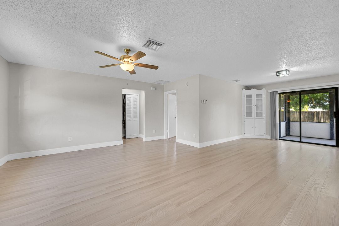 For Rent: $2,200 (2 beds, 2 baths, 1082 Square Feet)