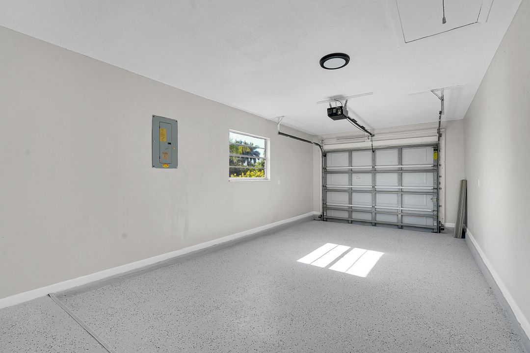 For Rent: $2,200 (2 beds, 2 baths, 1082 Square Feet)