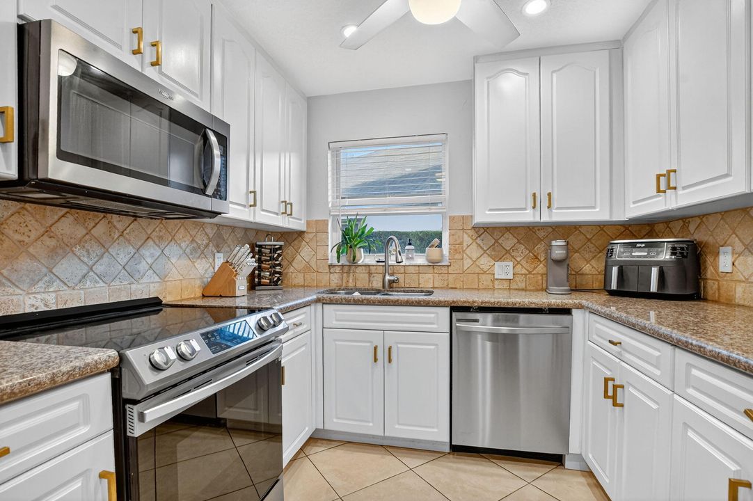 For Sale: $724,900 (3 beds, 3 baths, 1940 Square Feet)