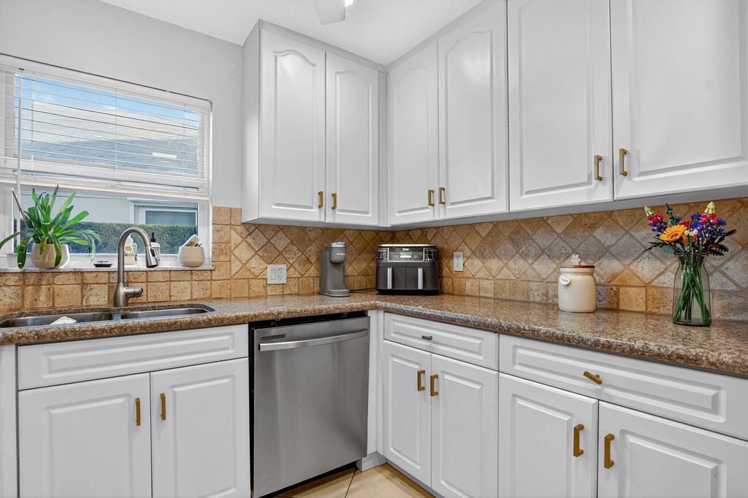 For Sale: $724,900 (3 beds, 3 baths, 1940 Square Feet)