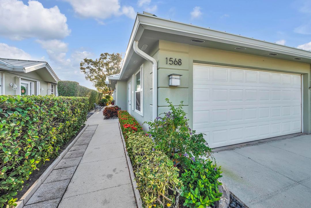 For Sale: $450,000 (2 beds, 2 baths, 1385 Square Feet)