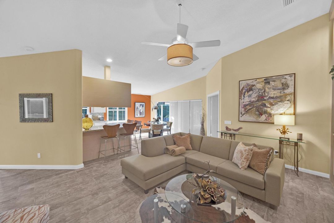 For Sale: $450,000 (2 beds, 2 baths, 1385 Square Feet)