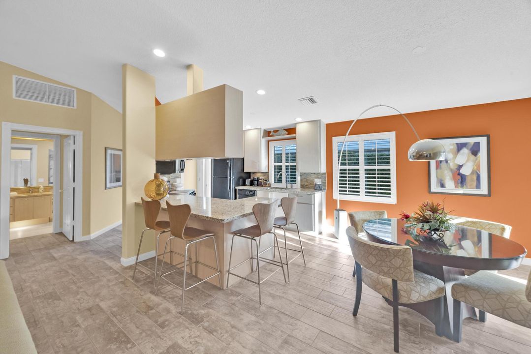 For Sale: $450,000 (2 beds, 2 baths, 1385 Square Feet)