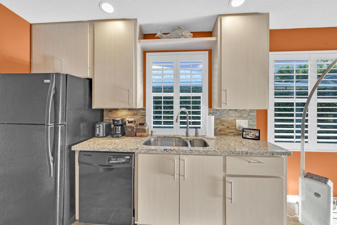 For Sale: $450,000 (2 beds, 2 baths, 1385 Square Feet)