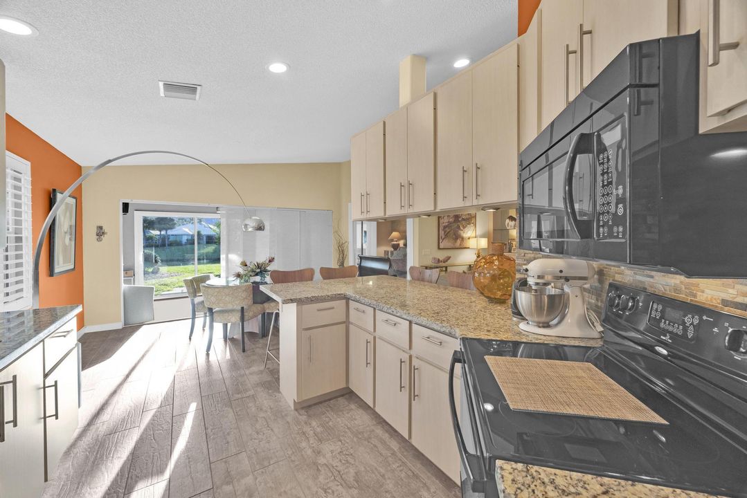 For Sale: $450,000 (2 beds, 2 baths, 1385 Square Feet)