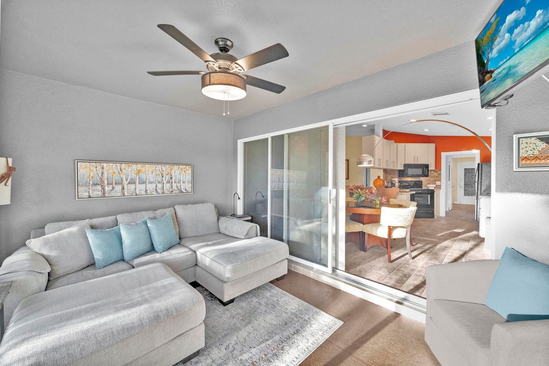 For Sale: $450,000 (2 beds, 2 baths, 1385 Square Feet)