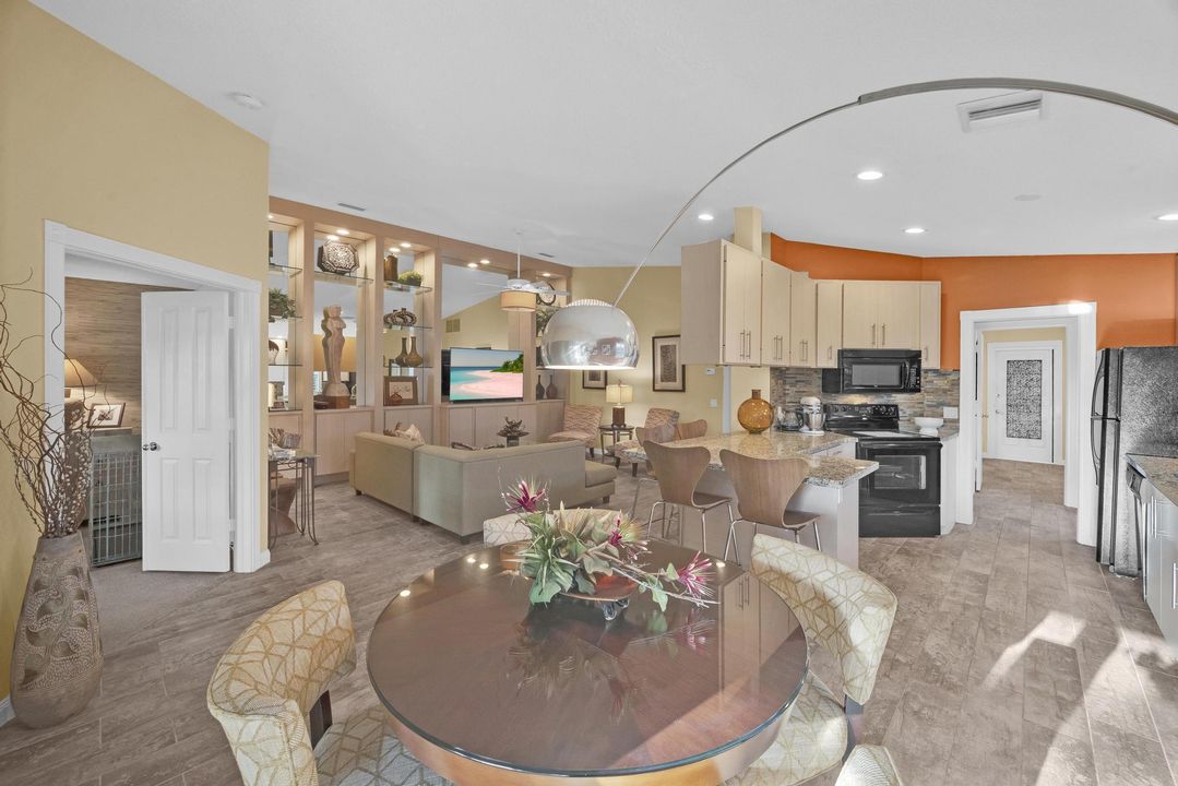 For Sale: $450,000 (2 beds, 2 baths, 1385 Square Feet)