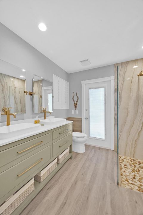 For Sale: $450,000 (2 beds, 2 baths, 1385 Square Feet)