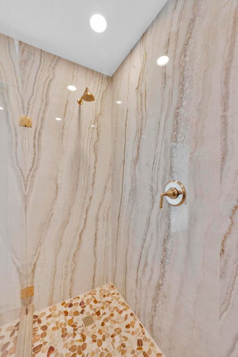 For Sale: $450,000 (2 beds, 2 baths, 1385 Square Feet)