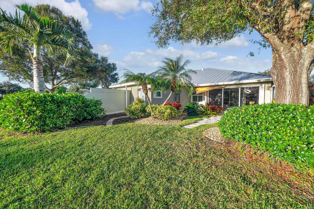 For Sale: $450,000 (2 beds, 2 baths, 1385 Square Feet)