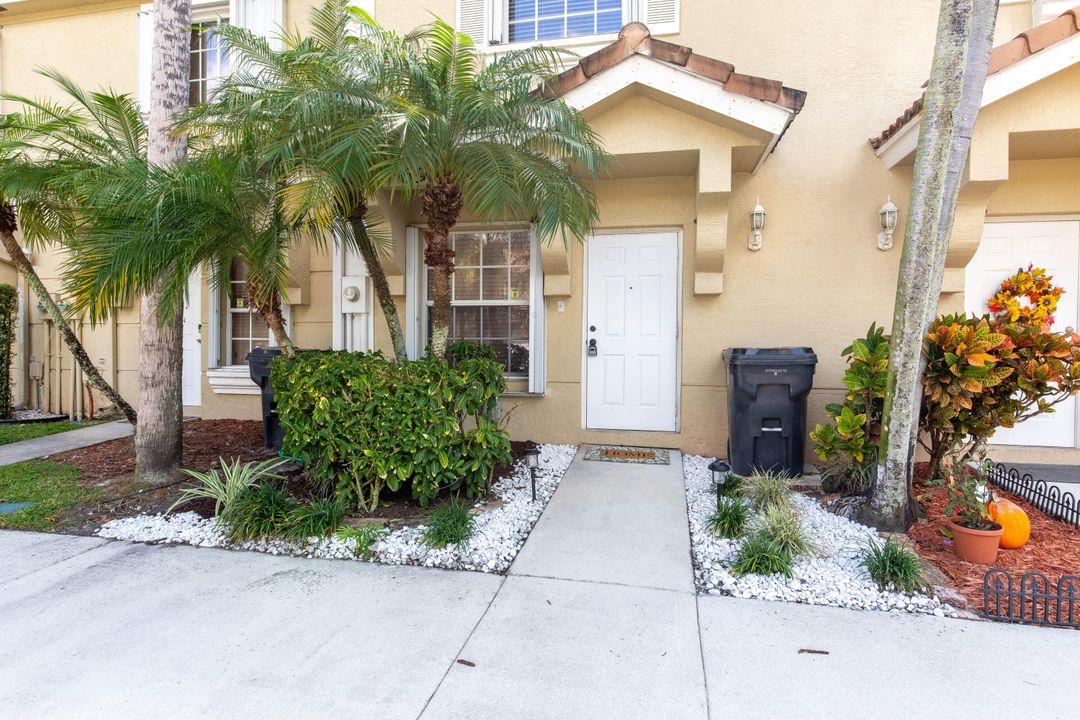 待售: $329,000 (2 贝兹, 2 浴室, 1008 平方英尺)