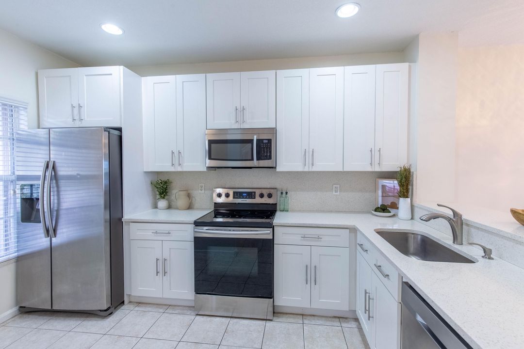 待售: $329,000 (2 贝兹, 2 浴室, 1008 平方英尺)