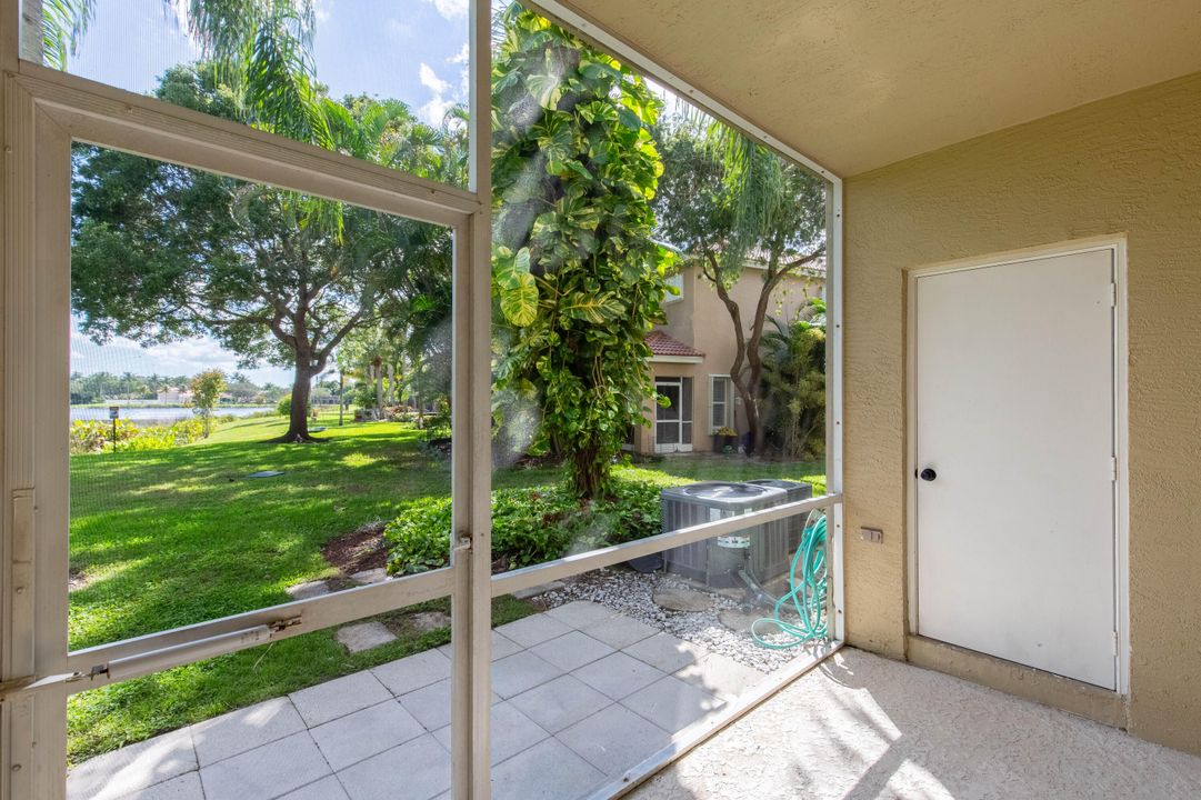 待售: $329,000 (2 贝兹, 2 浴室, 1008 平方英尺)