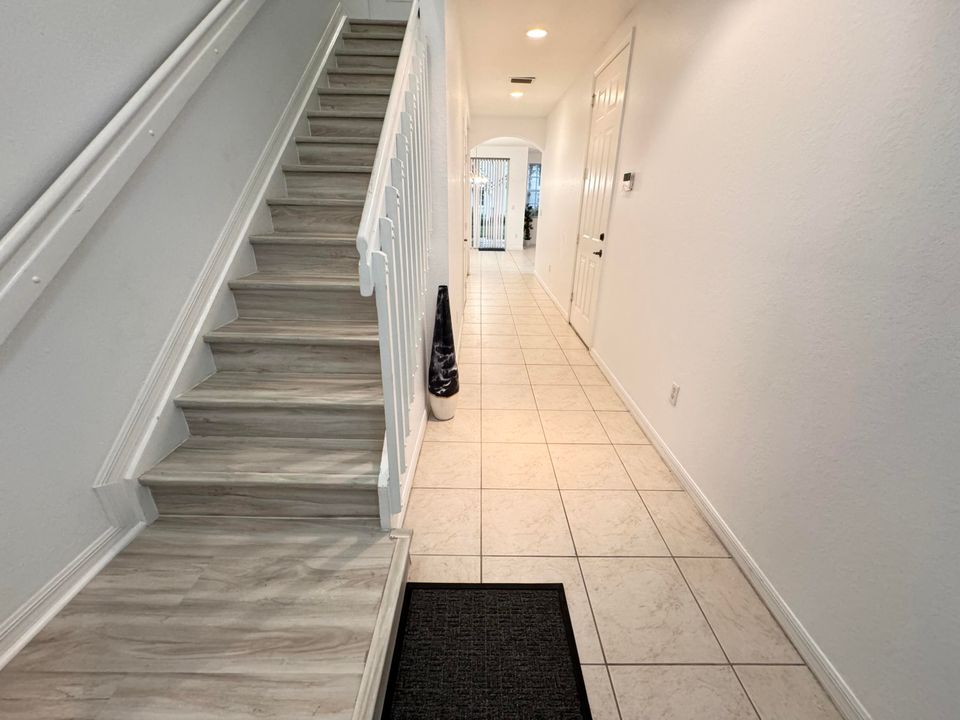 Active With Contract: $3,100 (3 beds, 2 baths, 1674 Square Feet)