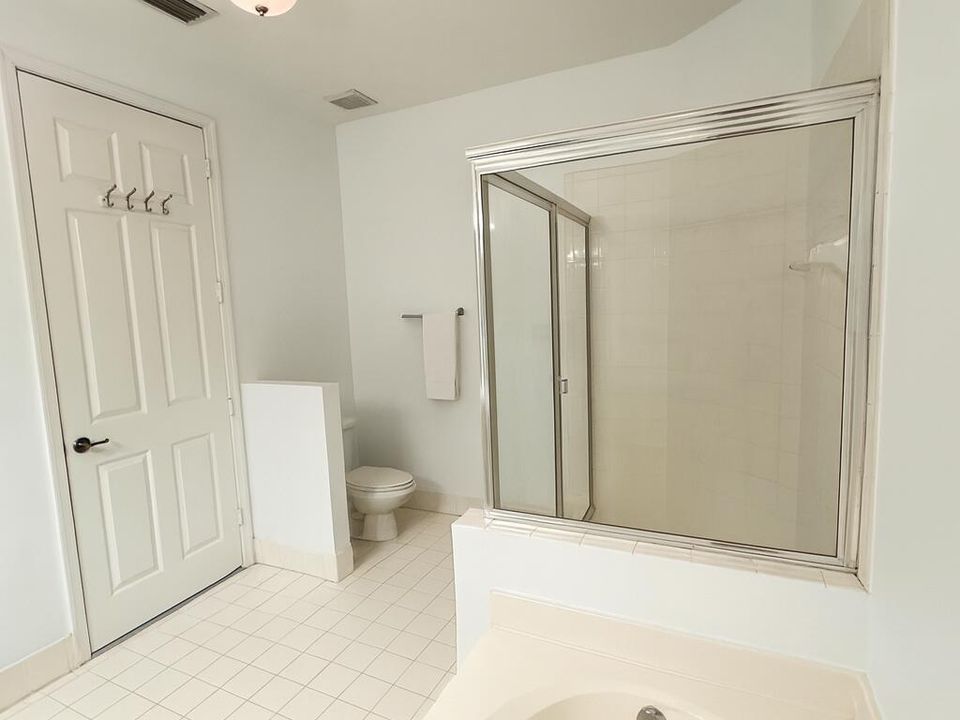 Active With Contract: $3,100 (3 beds, 2 baths, 1674 Square Feet)