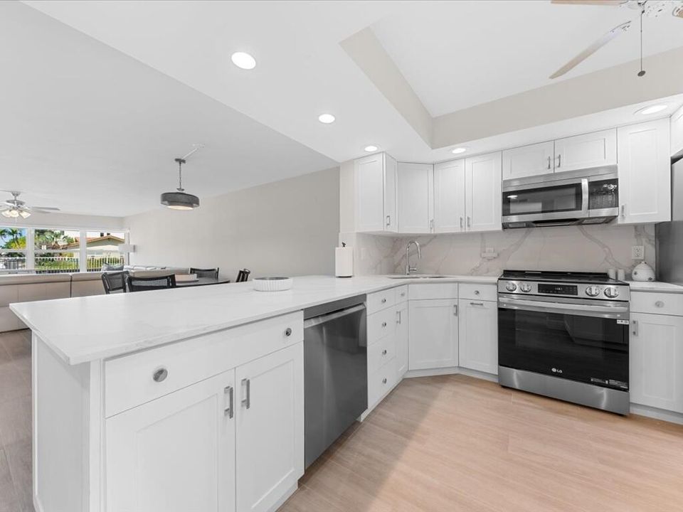 На продажу: $514,950 (2 спален, 2 ванн, 1300 Квадратных фут)