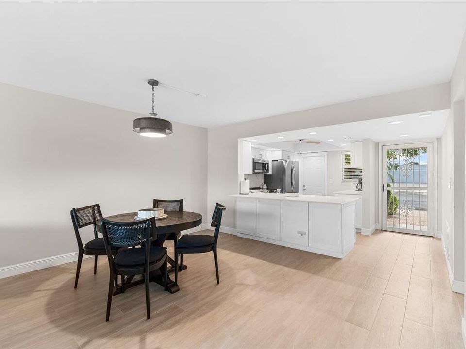 На продажу: $514,950 (2 спален, 2 ванн, 1300 Квадратных фут)