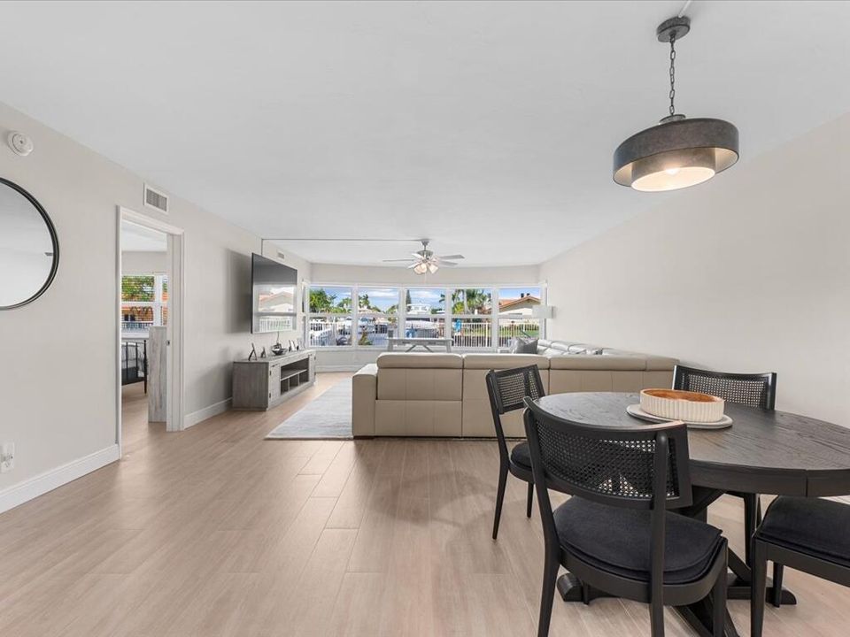 На продажу: $514,950 (2 спален, 2 ванн, 1300 Квадратных фут)