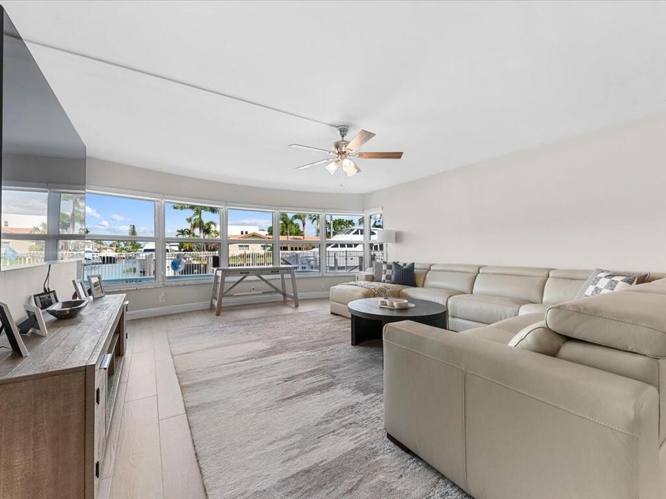 На продажу: $514,950 (2 спален, 2 ванн, 1300 Квадратных фут)