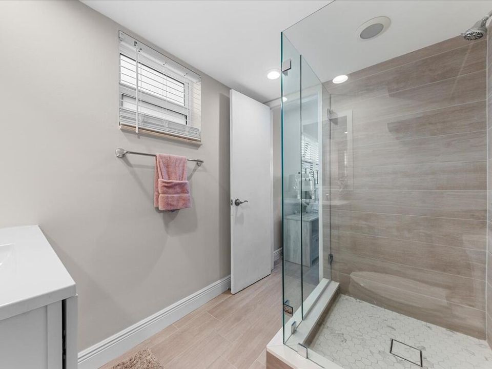 На продажу: $514,950 (2 спален, 2 ванн, 1300 Квадратных фут)