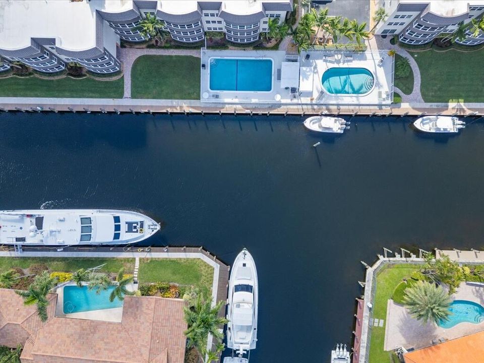 На продажу: $514,950 (2 спален, 2 ванн, 1300 Квадратных фут)