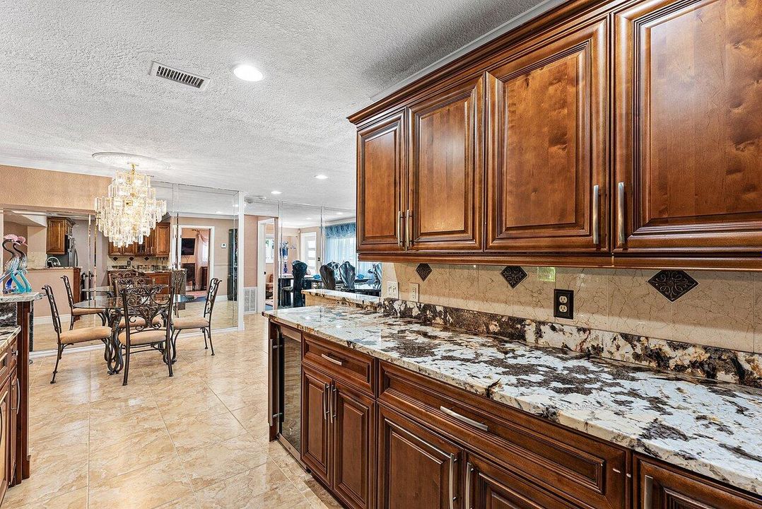 En Venta: $499,000 (4 camas, 2 baños, 1677 Pies cuadrados)