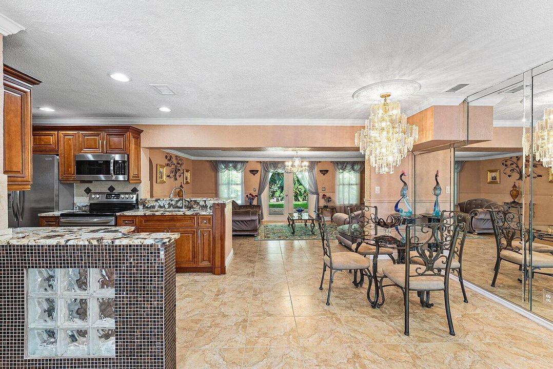 En Venta: $499,000 (4 camas, 2 baños, 1677 Pies cuadrados)