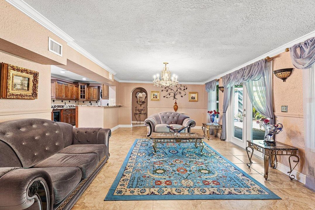 En Venta: $499,000 (4 camas, 2 baños, 1677 Pies cuadrados)